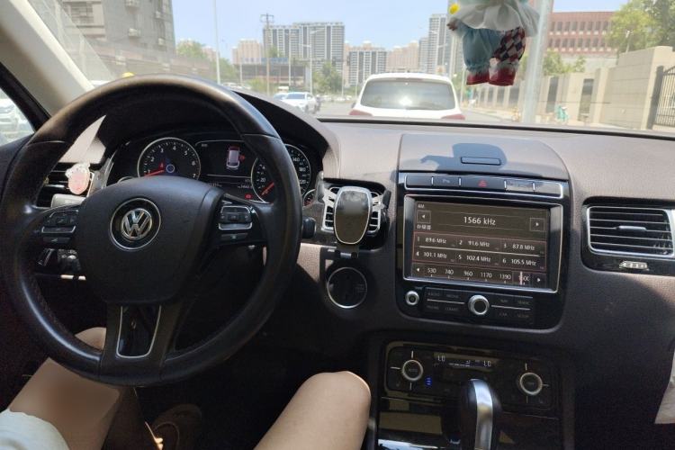 Used Volkswagen Touareg 2017 3.0 TSI Touareg Edition Center Console
