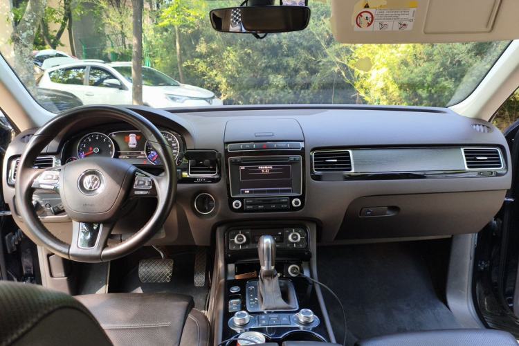 Used Volkswagen Touareg 2017 3.0 TSI Touareg Model Center Console
