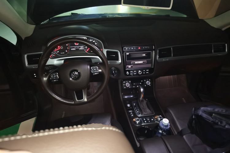Used Volkswagen Touareg 2017 3.0 TSI Yuyue Model Center Console
