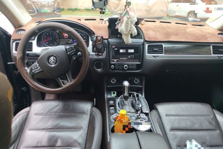 Used Volkswagen Touareg 2017 3.0 TSI Yuyue Model Center Console