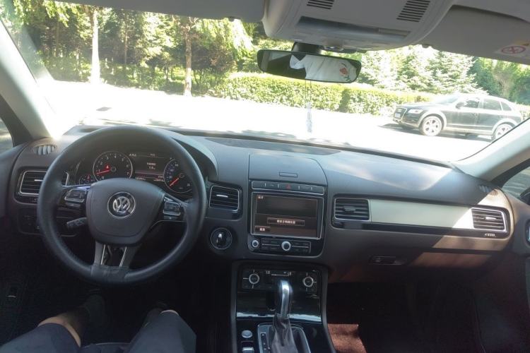 Used Volkswagen Touareg 2017 3.0 TSI Touareg Edition Center Console
