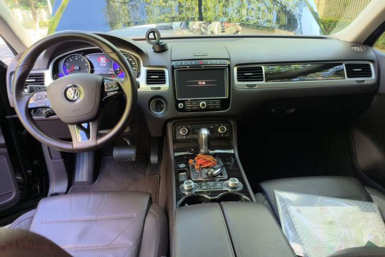 Used Volkswagen Touareg 2017 3.0 TSI Yuyue Model Center Console