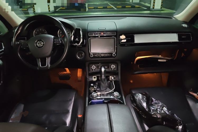Used Volkswagen Touareg 2017 3.0 TSI Touareg Model Center Console