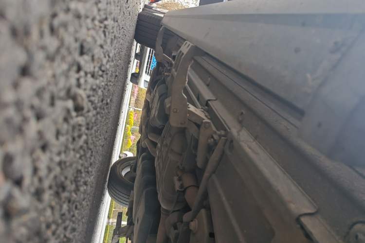 Used Volkswagen Touareg 2017 3.0 TSI Yuyue Model Chassis Front Right
