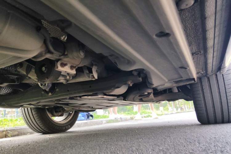 Used Volkswagen Touareg 2017 3.0 TSI Yuyue Model Chassis Front Right