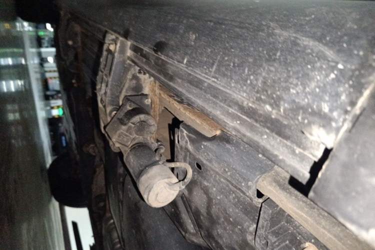 Used Volkswagen Touareg  Chassis Rear Left