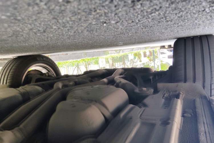 Used Volkswagen Touareg 2017 3.0 TSI Yuyue Model Chassis Rear Right