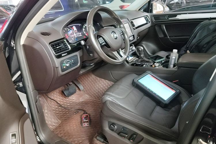 Used Volkswagen Touareg 2017 3.0 TSI Start Edition Driver Seat