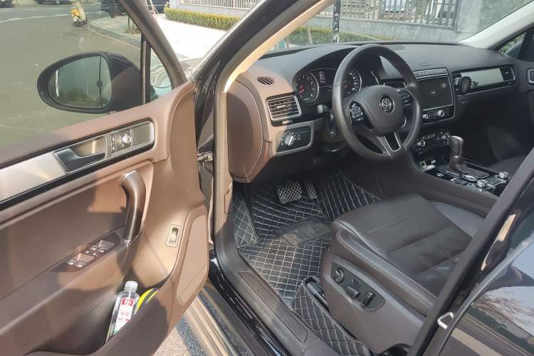 Used Volkswagen Touareg 2017 3.0 TSI Touareg Edition Driver Seat