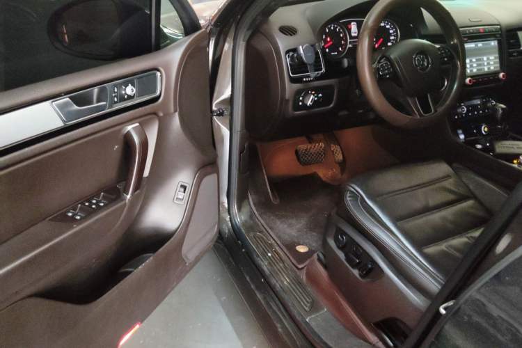 Used Volkswagen Touareg 2017 3.0 TSI Touareg Model Driver Seat