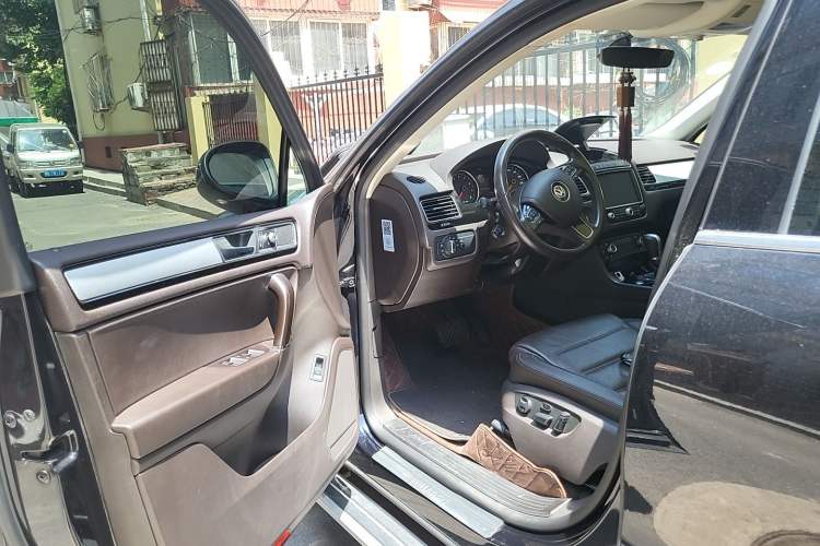 Used Volkswagen Touareg 2017 3.0 TSI Touareg Edition Driver Seat