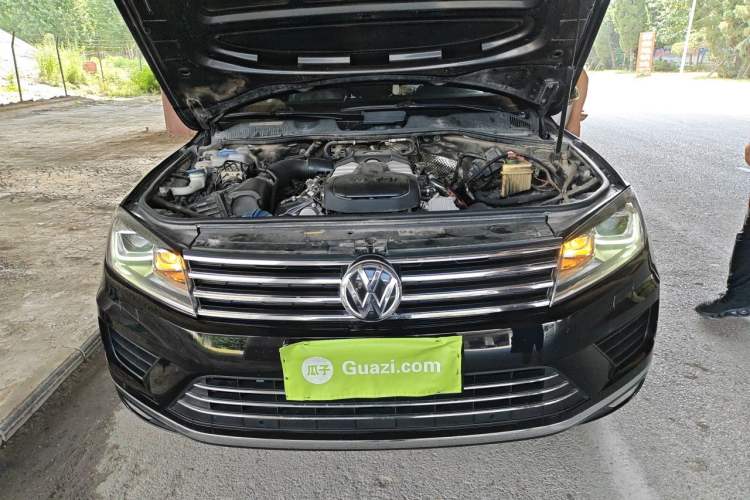 Used Volkswagen Touareg 2017 3.0 TSI Touareg Model Engine Bay