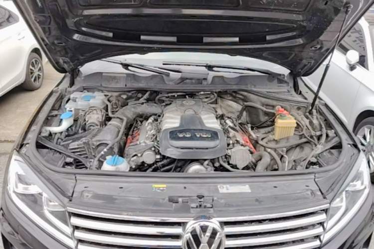 Used Volkswagen Touareg 2017 3.0 TSI Touareg Model Engine Bay