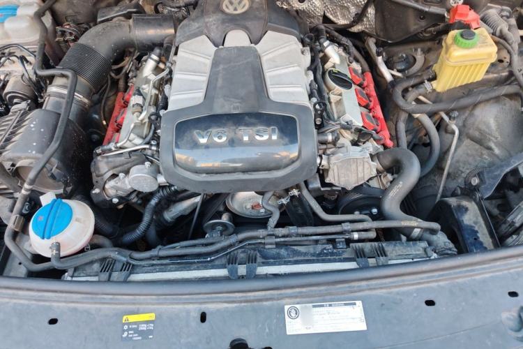 Used Volkswagen Touareg 2017 3.0 TSI Start Edition Engine Bay