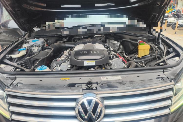 Used Volkswagen Touareg 2017 3.0 TSI Touareg Edition Engine Bay