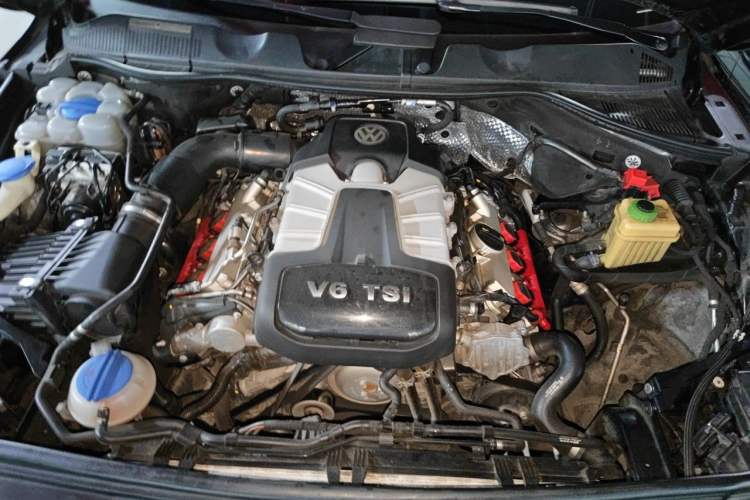 Used Volkswagen Touareg 2017 3.0 TSI Touareg Model Engine Bay