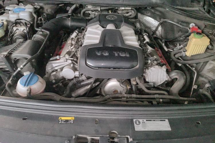 Used Volkswagen Touareg 2017 3.0 TSI Start Edition Engine Bay