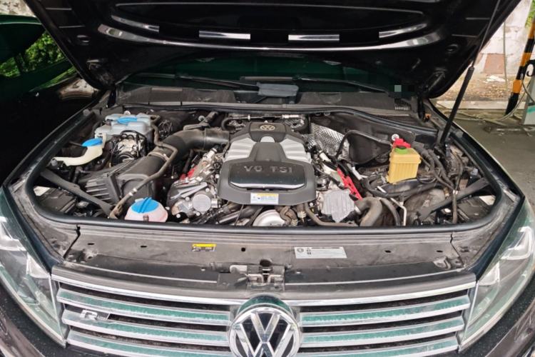 Used Volkswagen Touareg 2017 3.0 TSI Touareg Edition Engine Bay