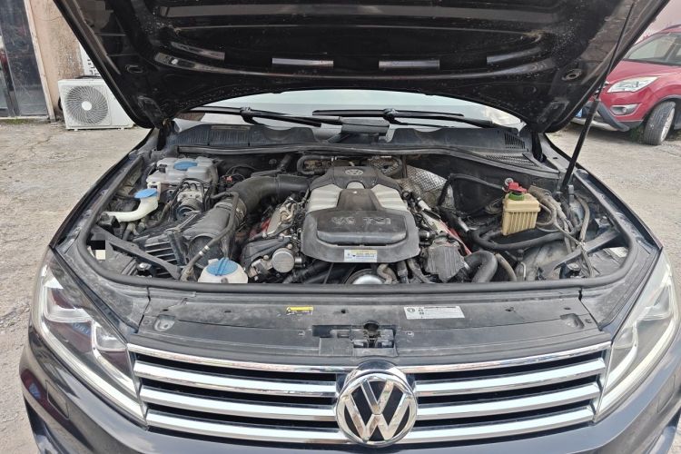 Used Volkswagen Touareg 2017 3.0 TSI Touareg Edition Engine Bay