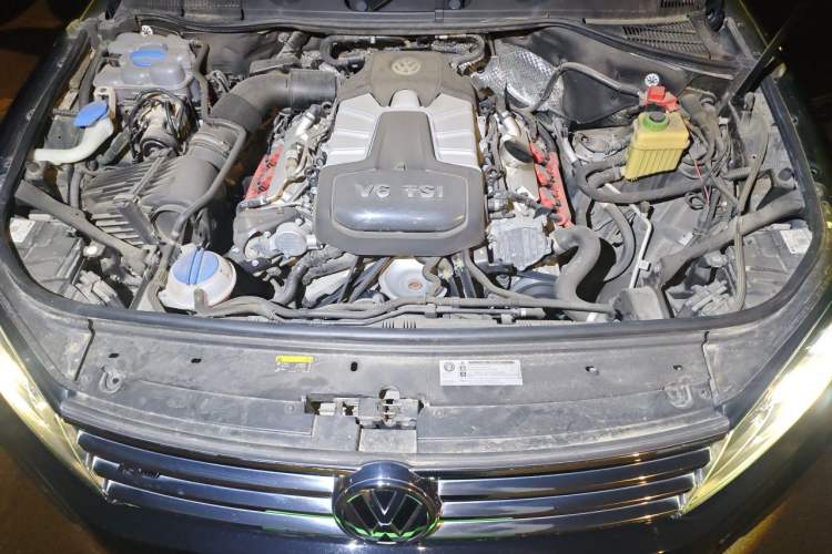 Used Volkswagen Touareg 2017 3.0 TSI Touareg Edition Engine Bay