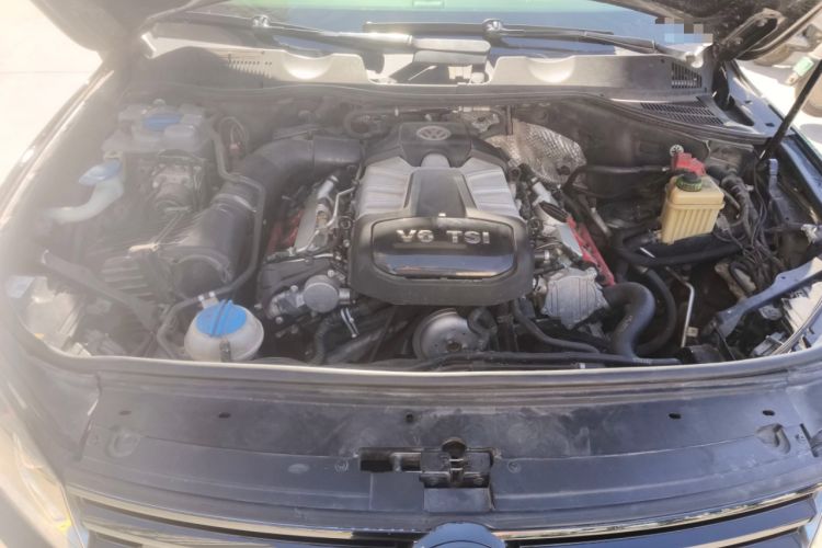 Used Volkswagen Touareg 2017 3.0 TSI Expedition Edition Engine Bay