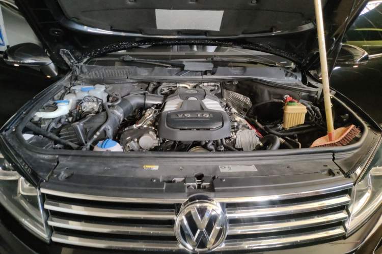 Used Volkswagen Touareg 2017 3.0 TSI Touareg Edition Engine Bay