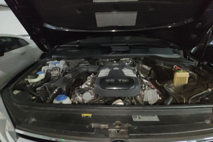 Used Volkswagen Touareg 2017 3.0 TSI Touareg Model Engine Bay