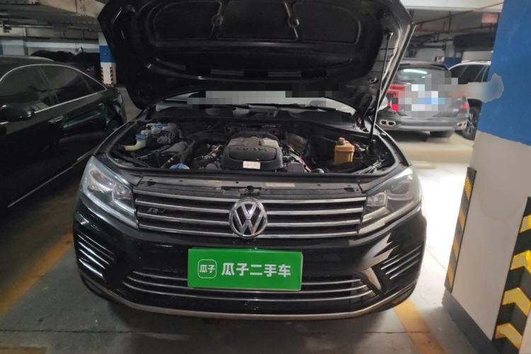 Used Volkswagen Touareg 2017 3.0 TSI Yuyue Model Engine Bay