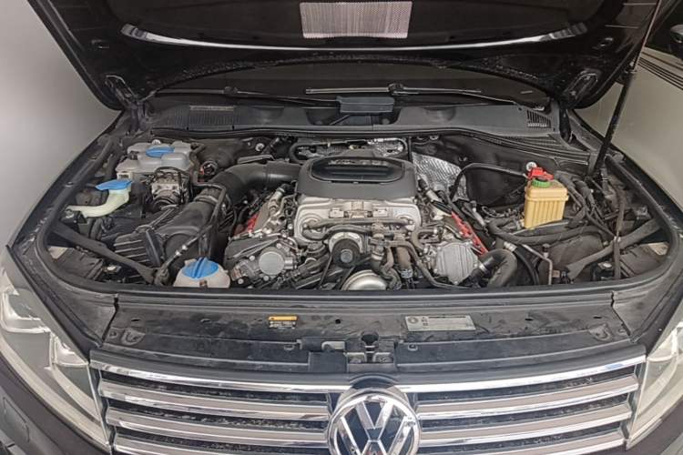 Used Volkswagen Touareg 2017 3.0 TSI Touareg Model Engine Bay
