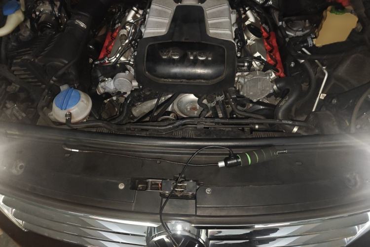 Used Volkswagen Touareg 2017 3.0 TSI Touareg Model Engine Bay