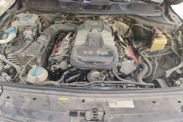 Used Volkswagen Touareg 2017 3.0 TSI Touareg Model Engine Bay