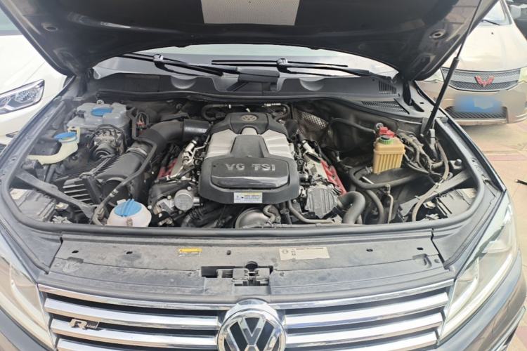Used Volkswagen Touareg 2017 3.0 TSI Touareg Edition Engine Bay