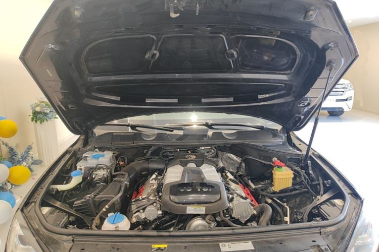 Used Volkswagen Touareg 2017 3.0 TSI Touareg Edition Engine Bay