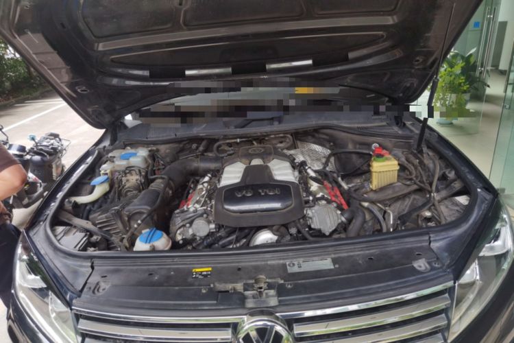 Used Volkswagen Touareg 2017 3.0 TSI Touareg Model Engine Bay