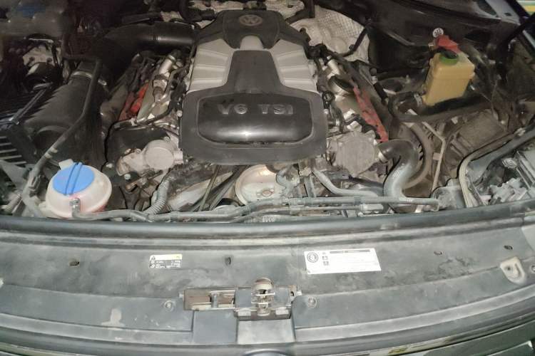 Used Volkswagen Touareg 2017 3.0 TSI Start Edition Engine Bay