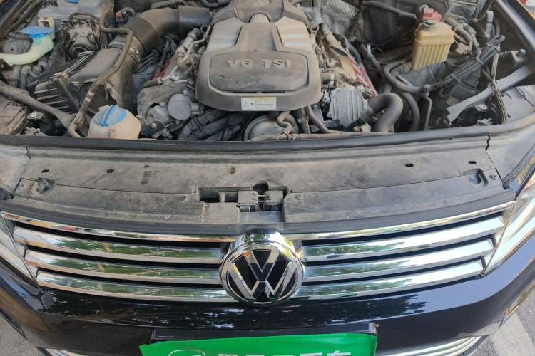 Used Volkswagen Touareg 2017 3.0 TSI Touareg Edition Engine Bay