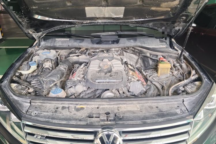 Used Volkswagen Touareg 2017 3.0 TSI Touareg Model Engine Bay
