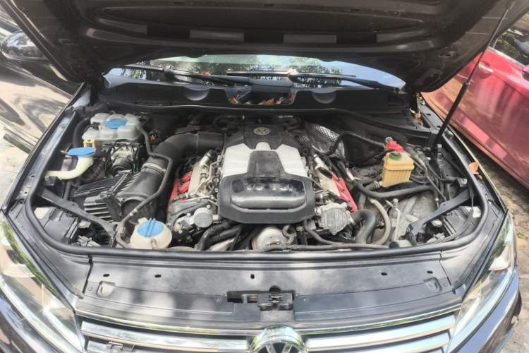Used Volkswagen Touareg 2017 3.0 TSI R-Line Peak Edition Engine Bay