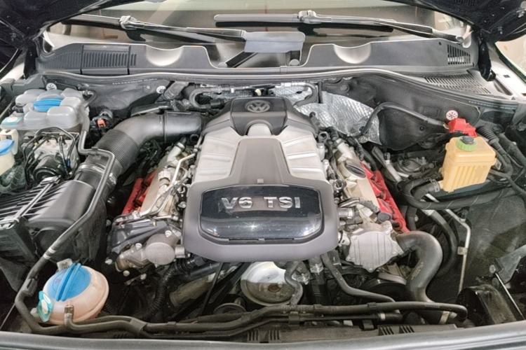 Used Volkswagen Touareg 2017 3.0 TSI Start Edition Engine Bay