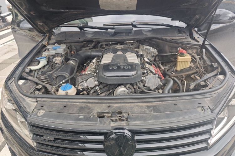 Used Volkswagen Touareg 2017 3.0 TSI Expedition Edition Engine Bay