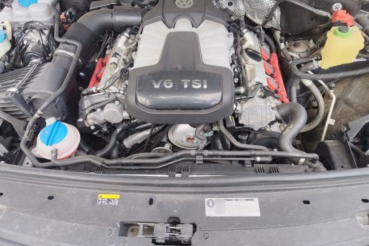 Used Volkswagen Touareg 2017 3.0 TSI Touareg Model Engine Bay