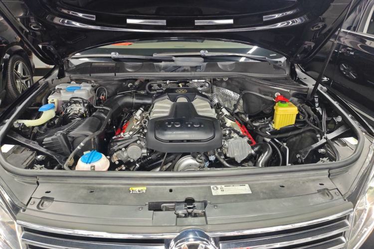 Used Volkswagen Touareg 2017 3.0 TSI Touareg Model Engine Bay