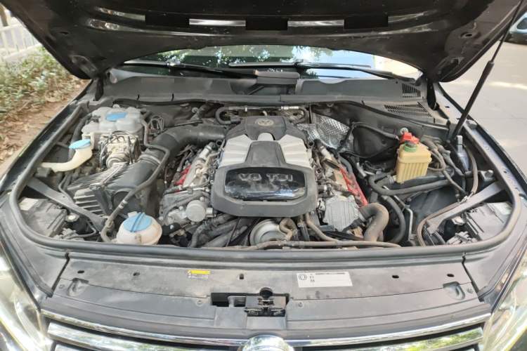 Used Volkswagen Touareg 2017 3.0 TSI Touareg Model Engine Bay