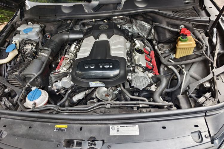 Used Volkswagen Touareg 2017 3.0 TSI Expedition Edition Engine Bay