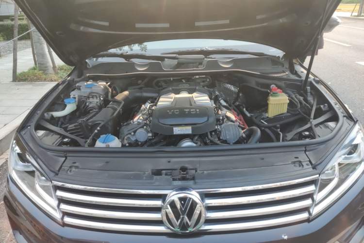 Used Volkswagen Touareg 2017 3.0 TSI Touareg Edition Engine Bay