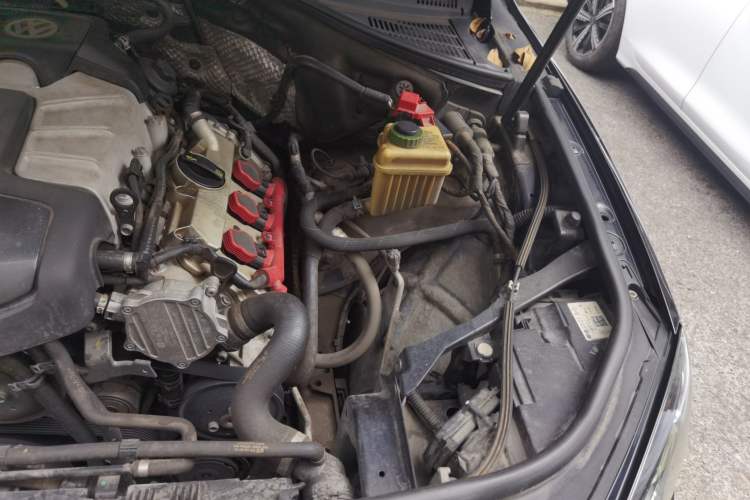 Used Volkswagen Touareg 2017 3.0 TSI Touareg Model Engine Bay Left