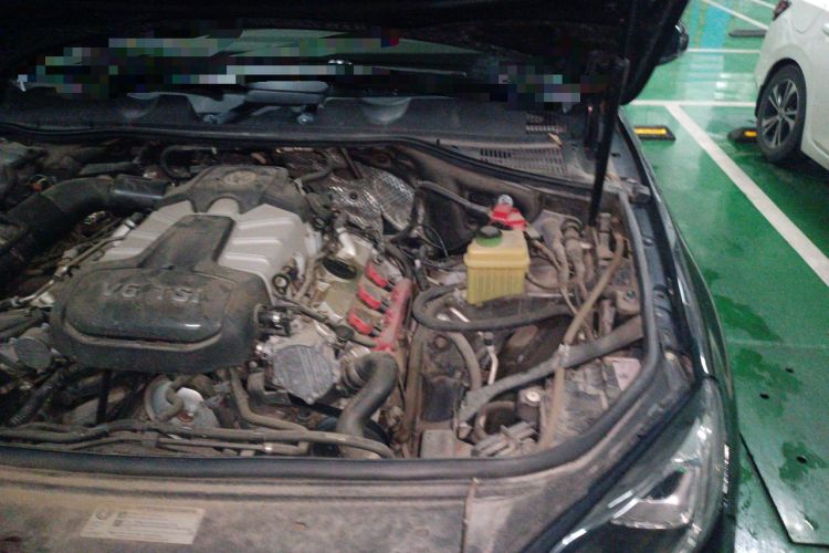 Used Volkswagen Touareg 2017 3.0 TSI Touareg Model Engine Bay Left