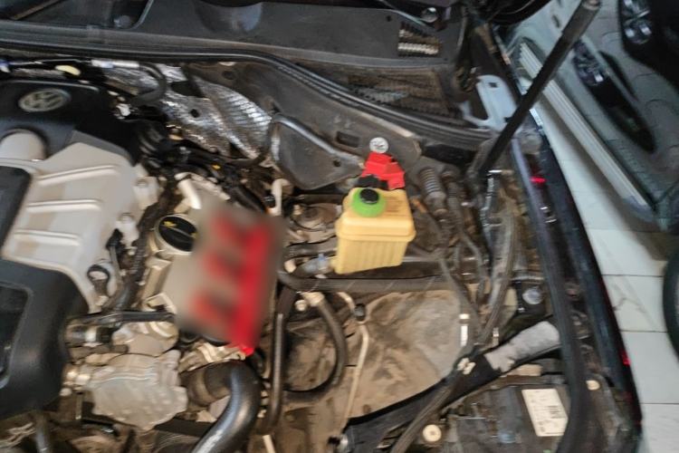 Used Volkswagen Touareg 2017 3.0 TSI Touareg Model Engine Bay Left