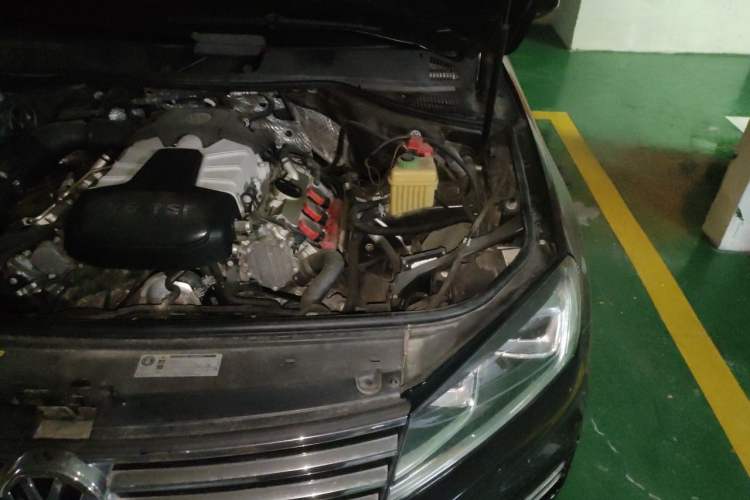 Used Volkswagen Touareg 2017 3.0 TSI Yuyue Model Engine Bay Left