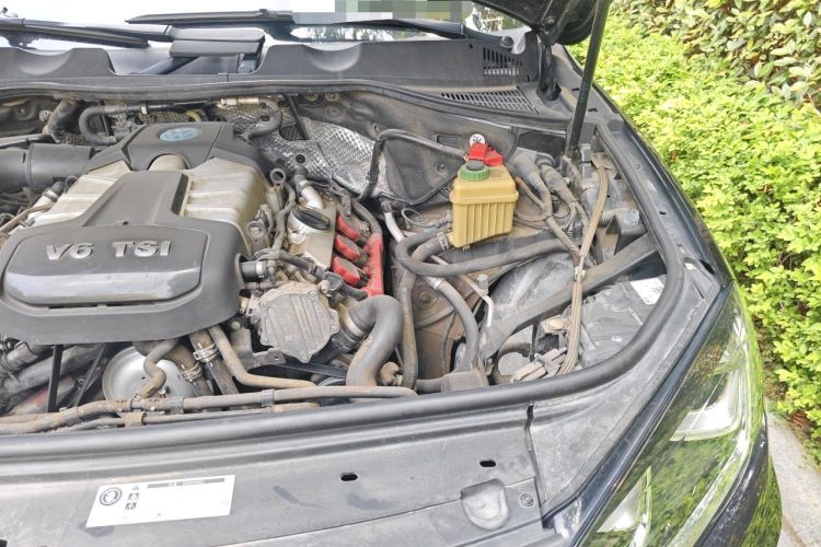 Used Volkswagen Touareg 2017 3.0 TSI Executive Edition Engine Bay Left